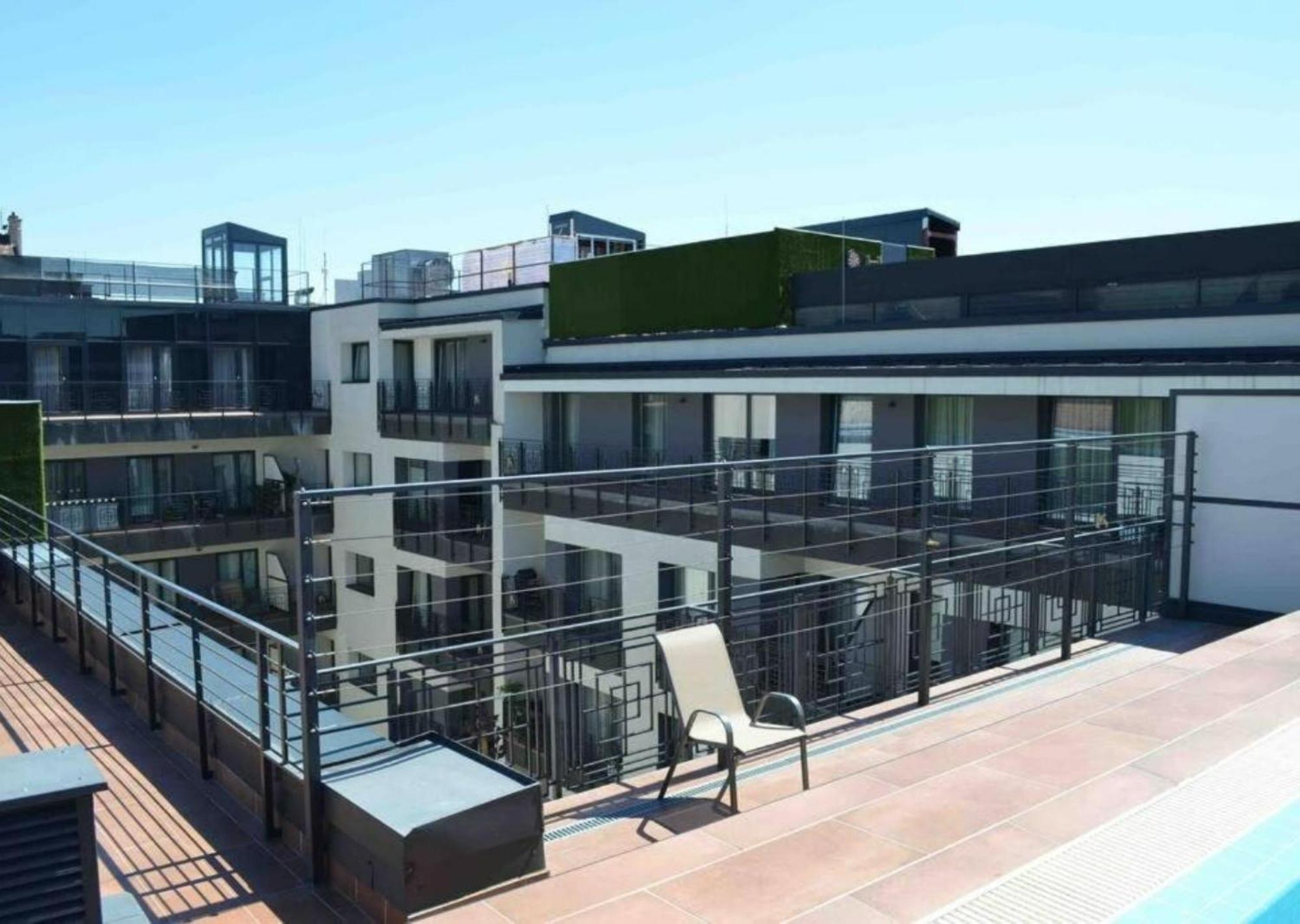 Romantic At Center With Garage And Rooftop Pool Budapest