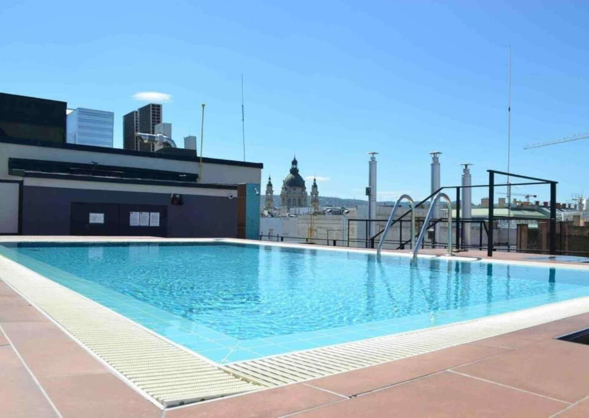 Romantic At Center With Garage And Rooftop Pool Budapest