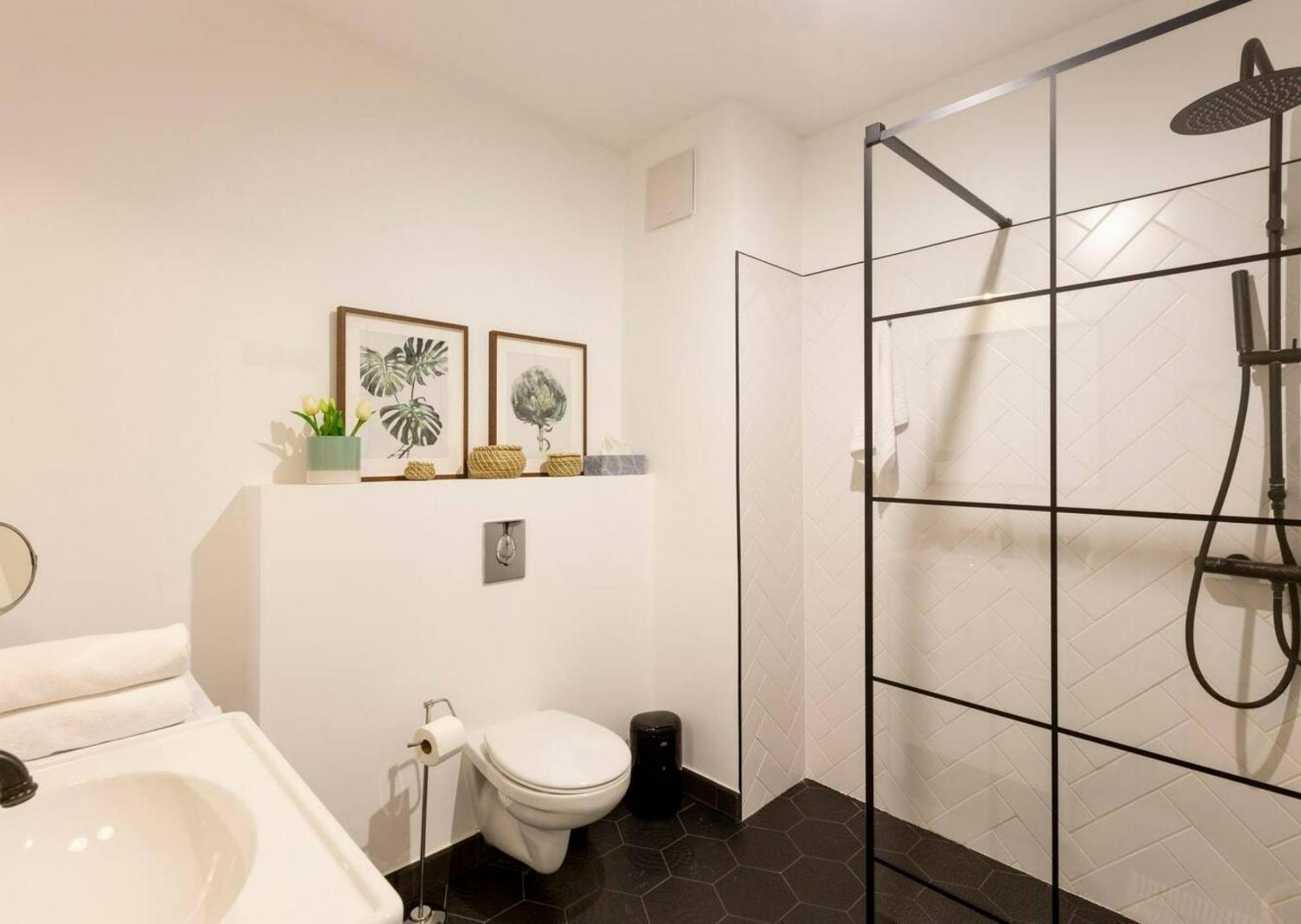 Romantic At Center With Garage And Rooftop Pool