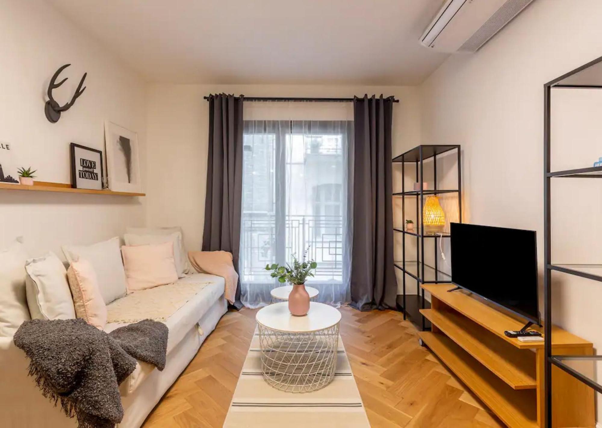 Romantic At Center With Garage And Rooftop Pool Apartment *