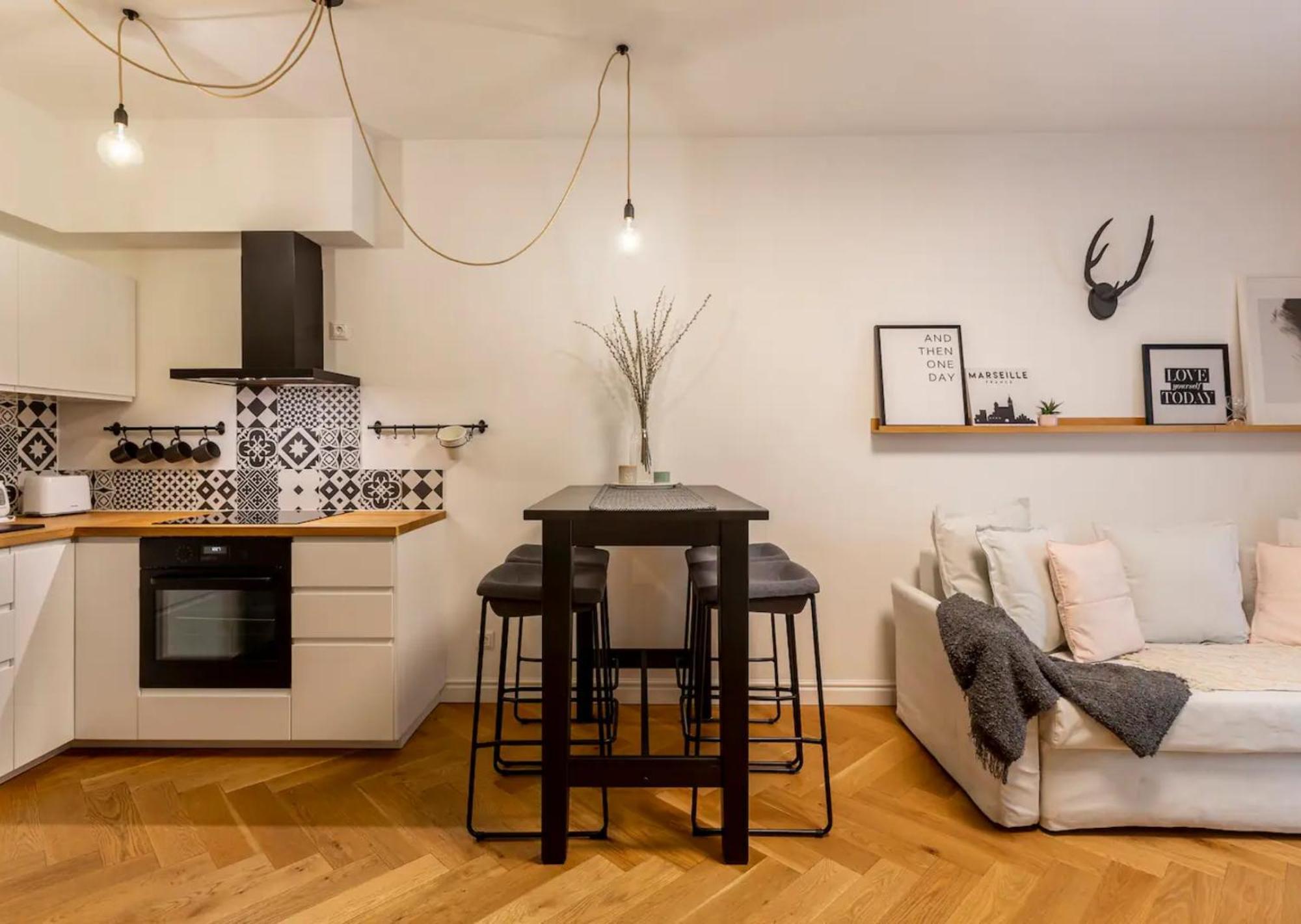 Romantic At Center With Garage And Rooftop Pool * Budapest