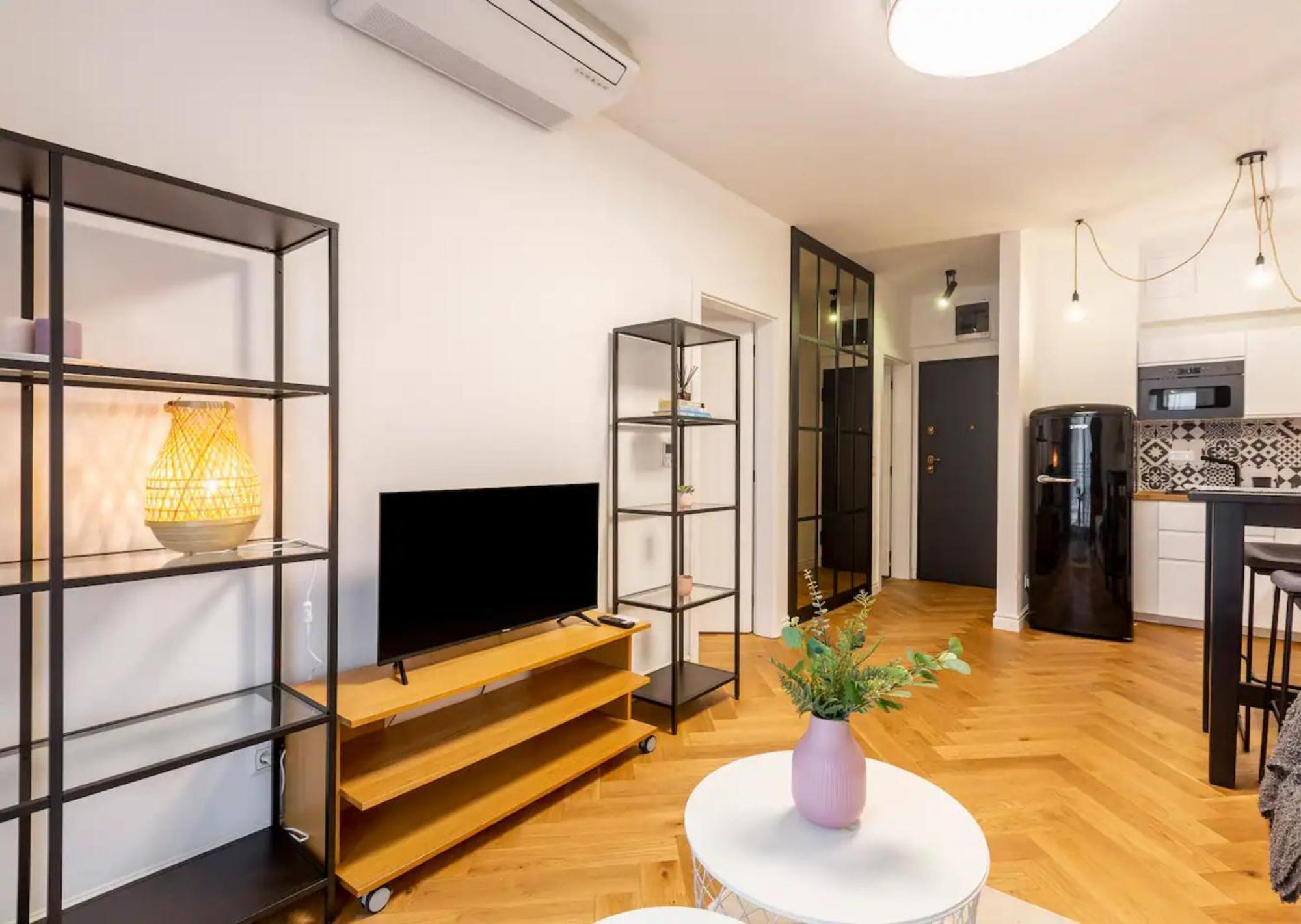 Romantic At Center With Garage And Rooftop Pool Apartment Budapest