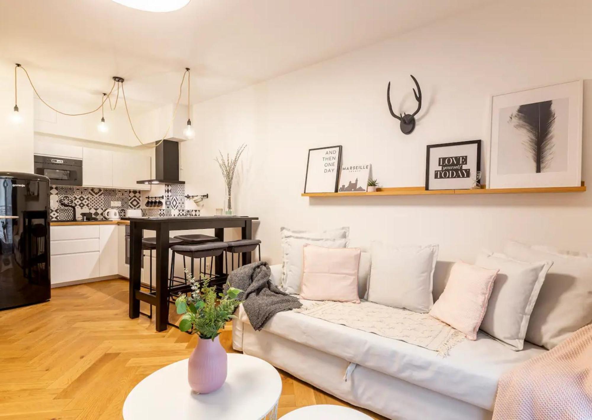 Romantic At Center With Garage And Rooftop Pool Apartment
