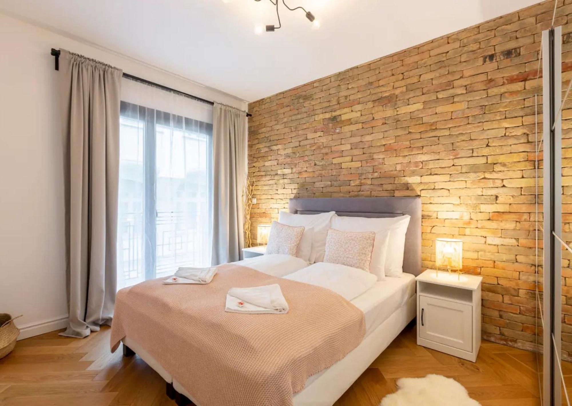 Apartment Romantic At Center With Garage And Rooftop Pool Budapest