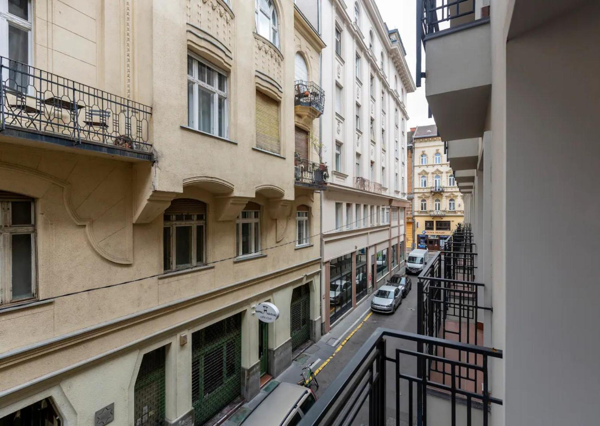 Romantic At Center With Garage And Rooftop Pool Apartment *